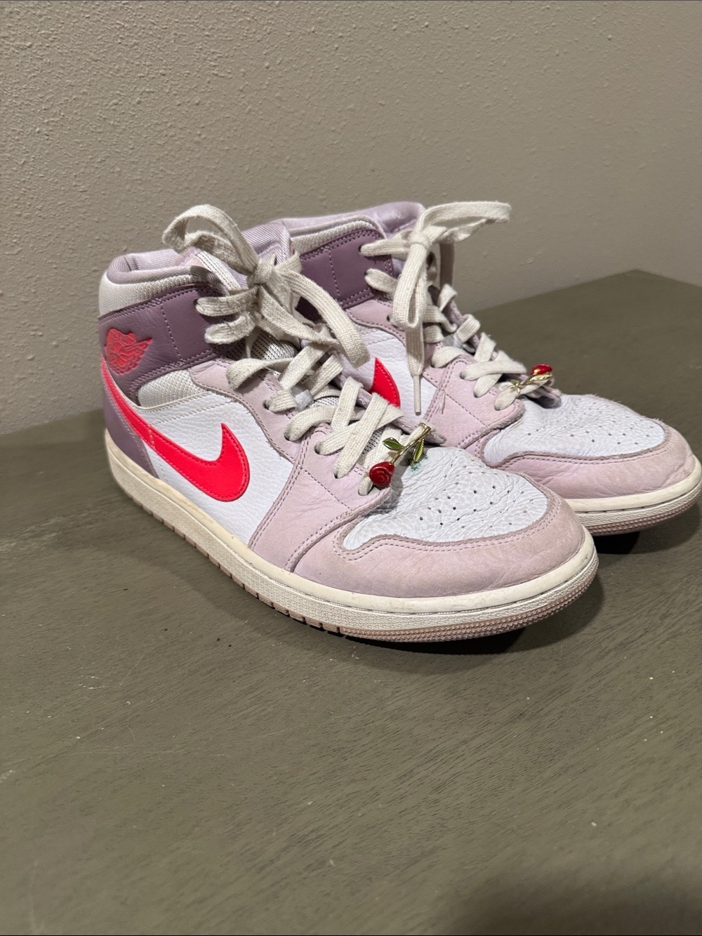 Nike Air Jordan 1 Mid “Valentines Day” Women’s size 11